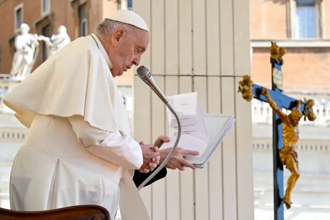 “A tortura de prisioneiros é uma coisa feia e desumana”, diz o papa Francisco