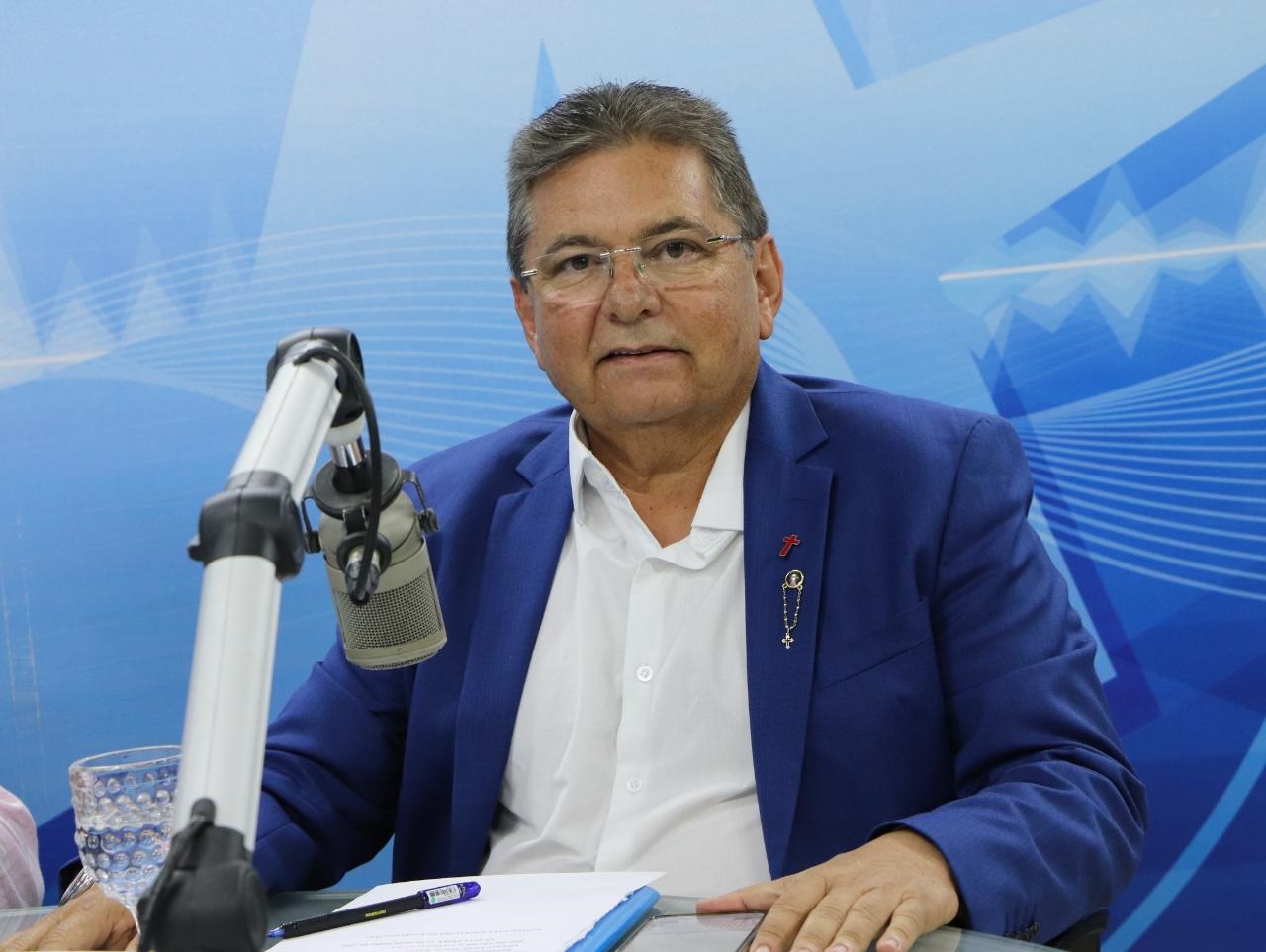 Adriano Galdino mantém posicionamento sobre desconfiança do grupo Ribeiro: “É minha opinião”