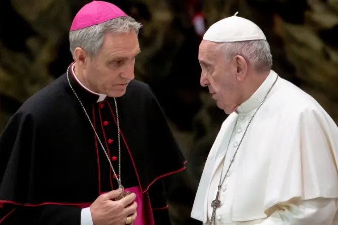 Gänswein, secretário pessoal de Bento XVI, será nomeado núncio pelo papa, diz jornal argentino