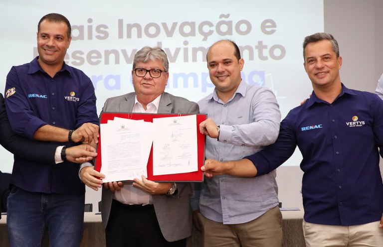 João Azevêdo garante investimentos de R$ 100 milhões e geração de 500 empregos com instalação de mais dois empreendimentos em Campina Grande