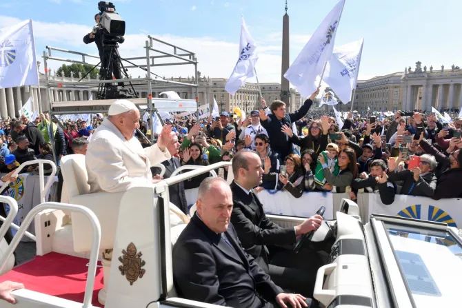 Papa Francisco propõe “cultura do abraço” para alcançar um futuro de paz