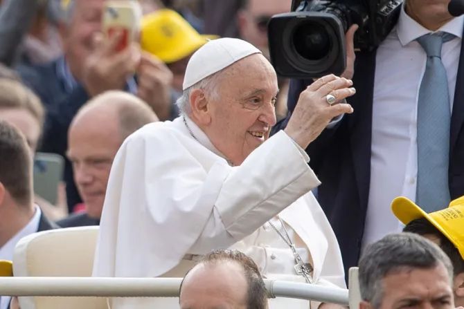 Papa Francisco reconhece o martírio de um pai de 11 filhos e o milagre de futura santa