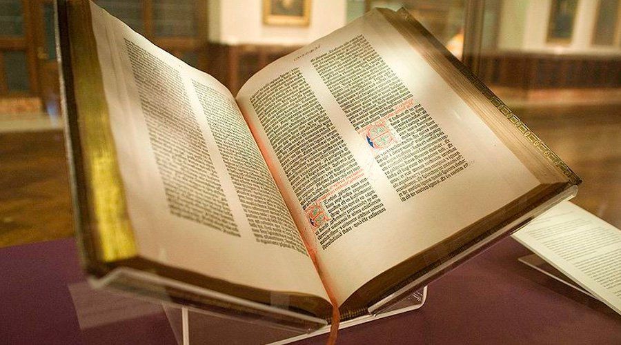 Sabia que a Bíblia não foi o primeiro livro impresso por Gutenberg?