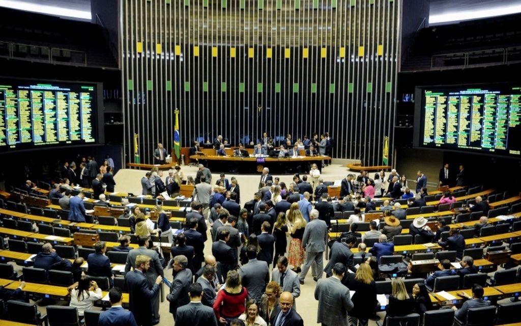 Congresso derruba veto de Lula e mantém aborto, mudança de sexo de menores e desconstrução da família fora do orçamento