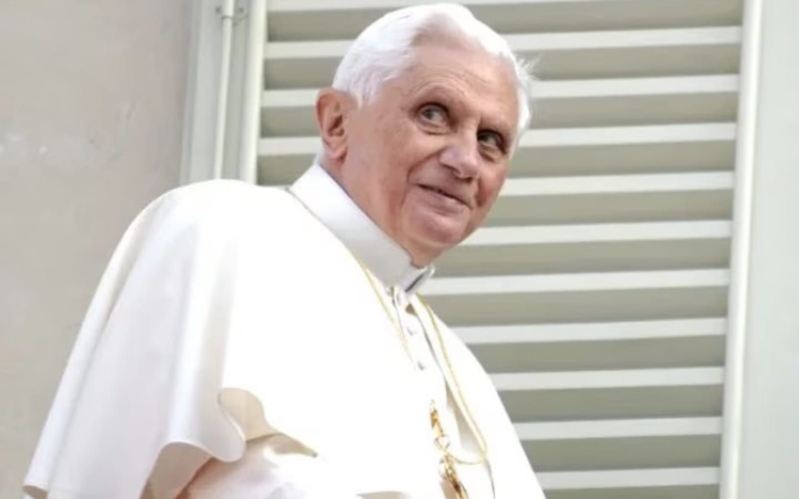 Cruz peitoral de Bento XVI furtada de Igreja na Alemanha ainda está desaparecida
