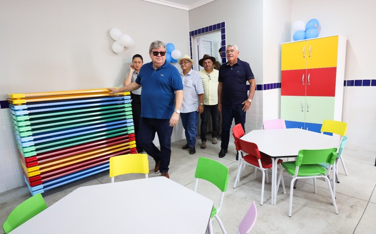 João Azevêdo entrega creche e ginásio poliesportivo e inspeciona obra de mobilidade urbana em São João do Rio do Peixe — Governo da Paraíba