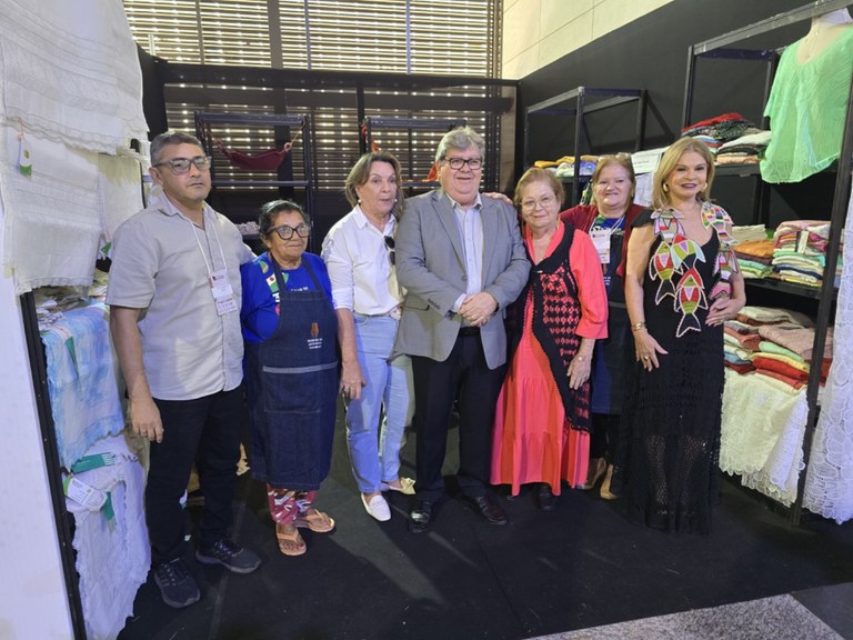 João Azevêdo prestigia artesãos paraibanos na abertura do 17º Salão do Artesanato Nacional em Brasília — Governo da Paraíba