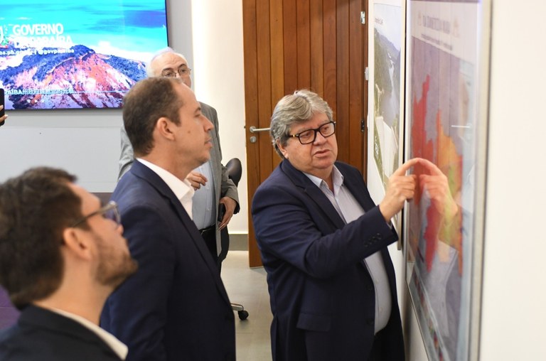 João Azevêdo recebe visita do presidente da ABDI e destaca potencialidades do estado — Governo da Paraíba