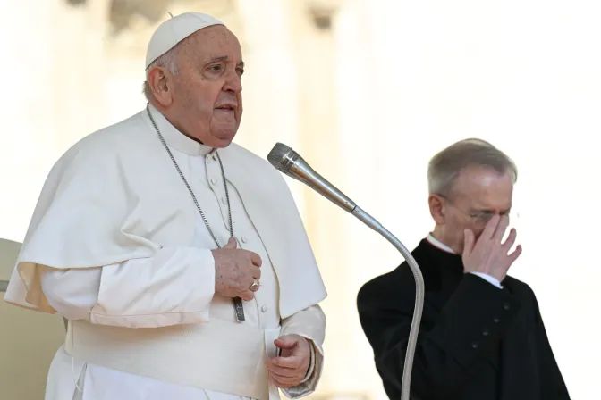 Papa Francisco lamenta avalanche que soterrou 2 mil pessoas em Papua Nova Guiné, que visitará em setembro