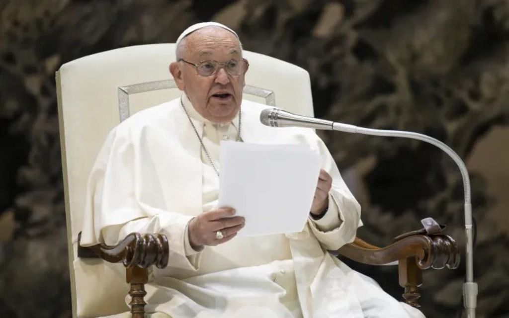 Papa diz que é preciso “dar espaço a Deus” e rezar por “paz real” em audiência geral
