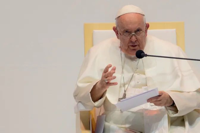 Papa teria mandado que bispos italianos não admitam homens com tendências homossexuais no seminário