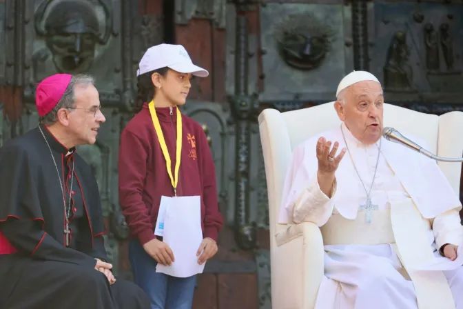 Para não fazer coisas ruins, é preciso ir contracorrente, diz papa Francisco a crianças