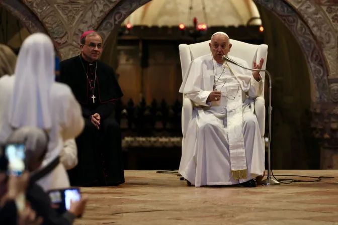 Que a confissão não seja uma “sessão de tortura” para os fiéis, pede papa Francisco aos padres