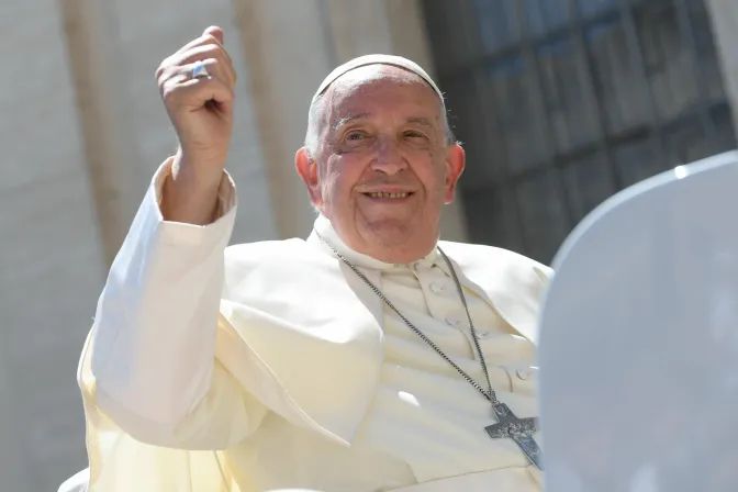 Enfrentar as emergências atuais com criatividade e sinodalidade, diz o papa a missionários