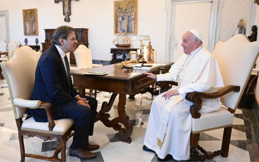 Fernando Haddad se encontra com o papa Francisco no Vaticano