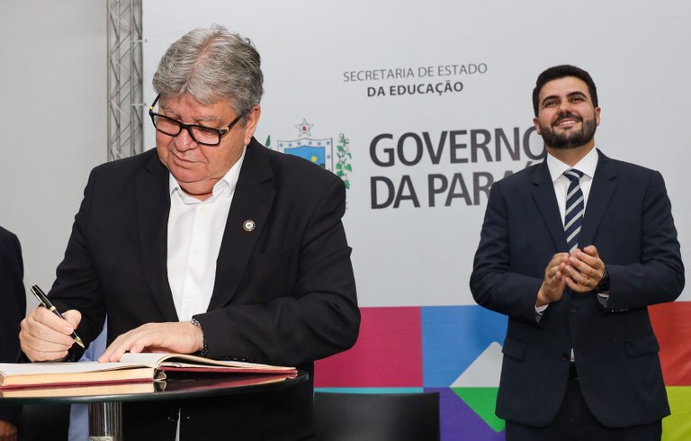 João Azevêdo empossa secretários da Educação e destaca avanços na Rede Estadual de Ensino — Governo da Paraíba