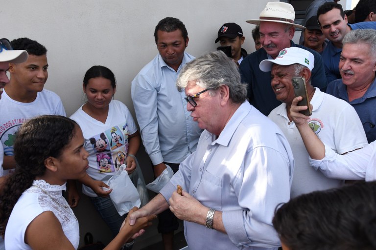 João Azevêdo entrega escola e inspeciona obras de habitação e segurança em Itatuba, Ingá e Itabaiana — Governo da Paraíba