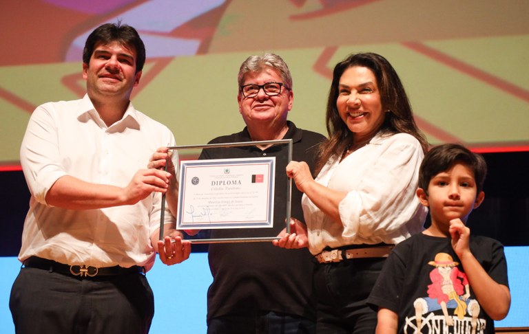 João Azevêdo participa de entrega de Título de Cidadania Paraibana a Maurício de Sousa — Governo da Paraíba