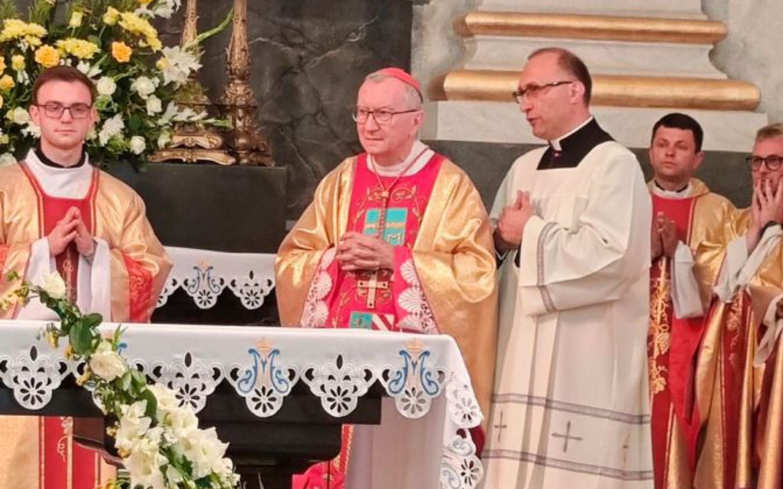 Nunca percamos a “esperança em Deus”, diz cardeal Parolin em santuário mariano na Ucrânia