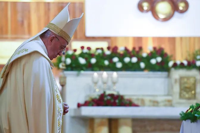 Papa Francisco propõe três gestos fundamentais para viver plenamente a missa