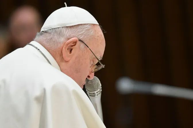 Papa Francisco se diz triste por ataques a um hospital infantil em Kiev e a uma escola em Gaza