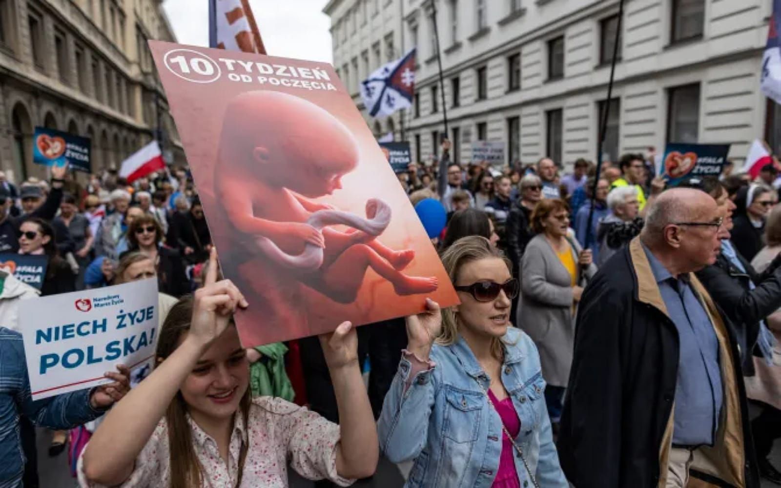 Parlamento polonês derrota descriminalizar colaboração com aborto