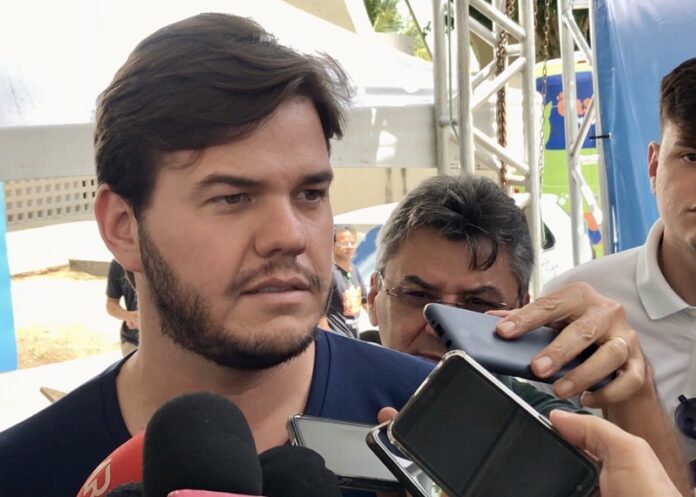 Prefeito de Campina Grande, Bruno lamenta morte de Biliu e decreta luto oficial de três dias no município