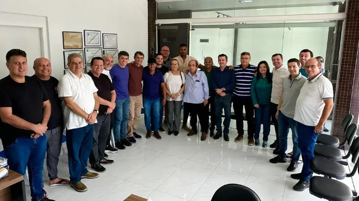 Romero Rodrigues se reúne com aliados e segue mantendo suspense sobre possível candidatura à Prefeitura de CG