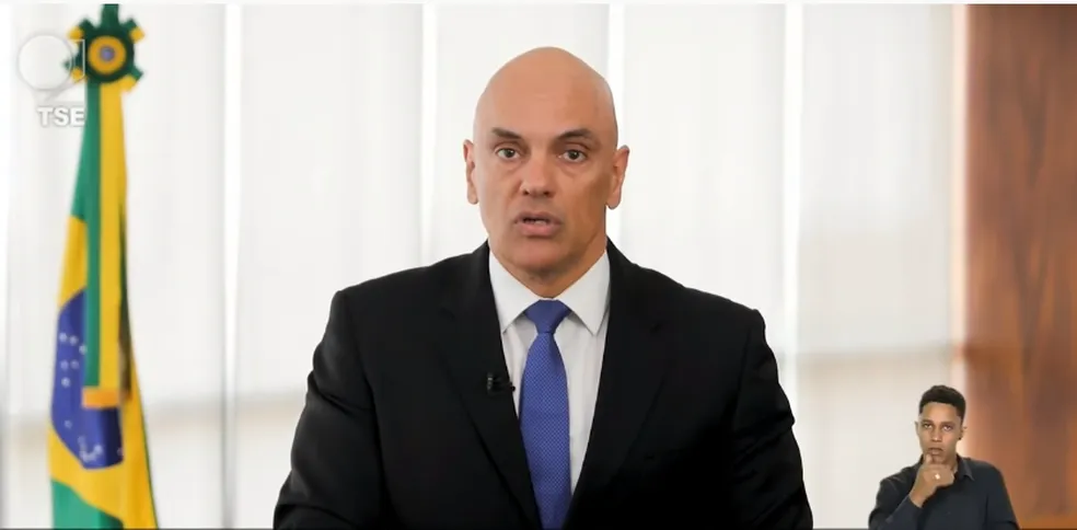 Alexandre de Moraes cobra explicações de Bolsonaro e Valdemar por ida à convenção do MDB