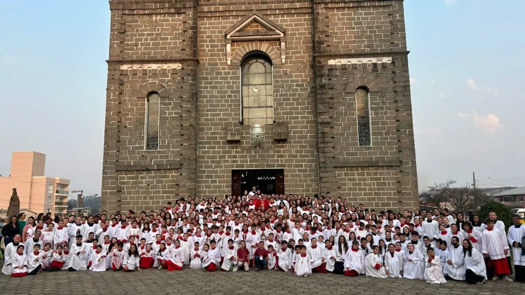 Encontro reúne mais de 700 coroinhas e acólitos de 26 paróquias em São Joaquim (SC)