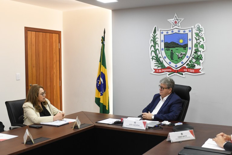 João Azevêdo recebe presidente do TRE-PB e discute segurança nas eleições municipais deste ano — Governo da Paraíba