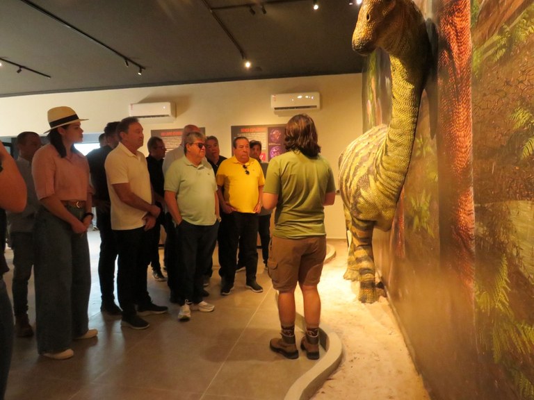 João Azevêdo visita Vale dos Dinossauros e destaca importância da reforma e revitalização do museu para o turismo — Governo da Paraíba