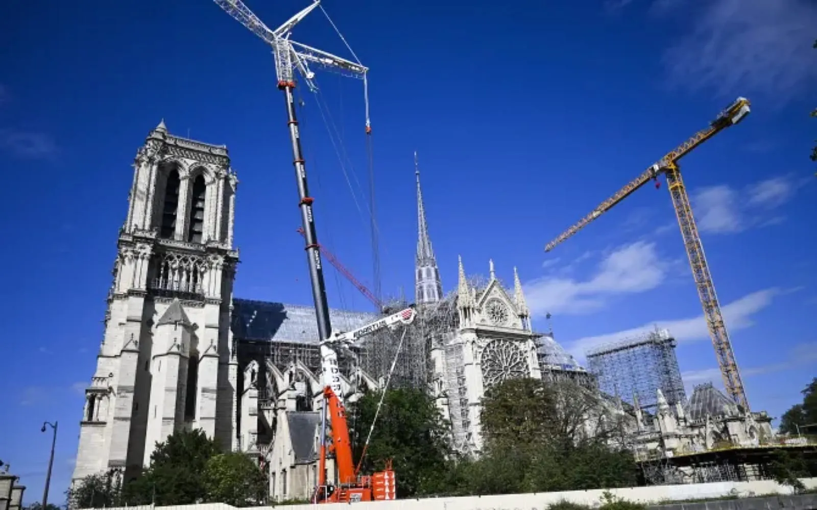 Sino olímpico doado à catedral de Notre Dame tocará durante todas as missas