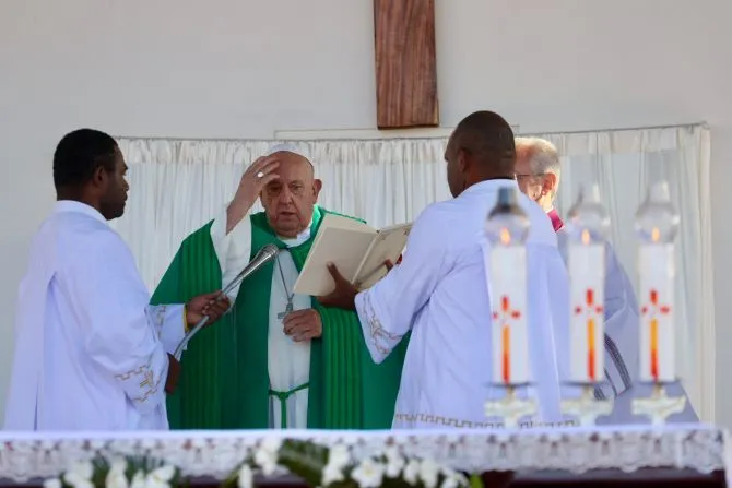 Abram-se para a alegria do Evangelho, diz o papa Francisco na missa em Papua-Nova Guiné