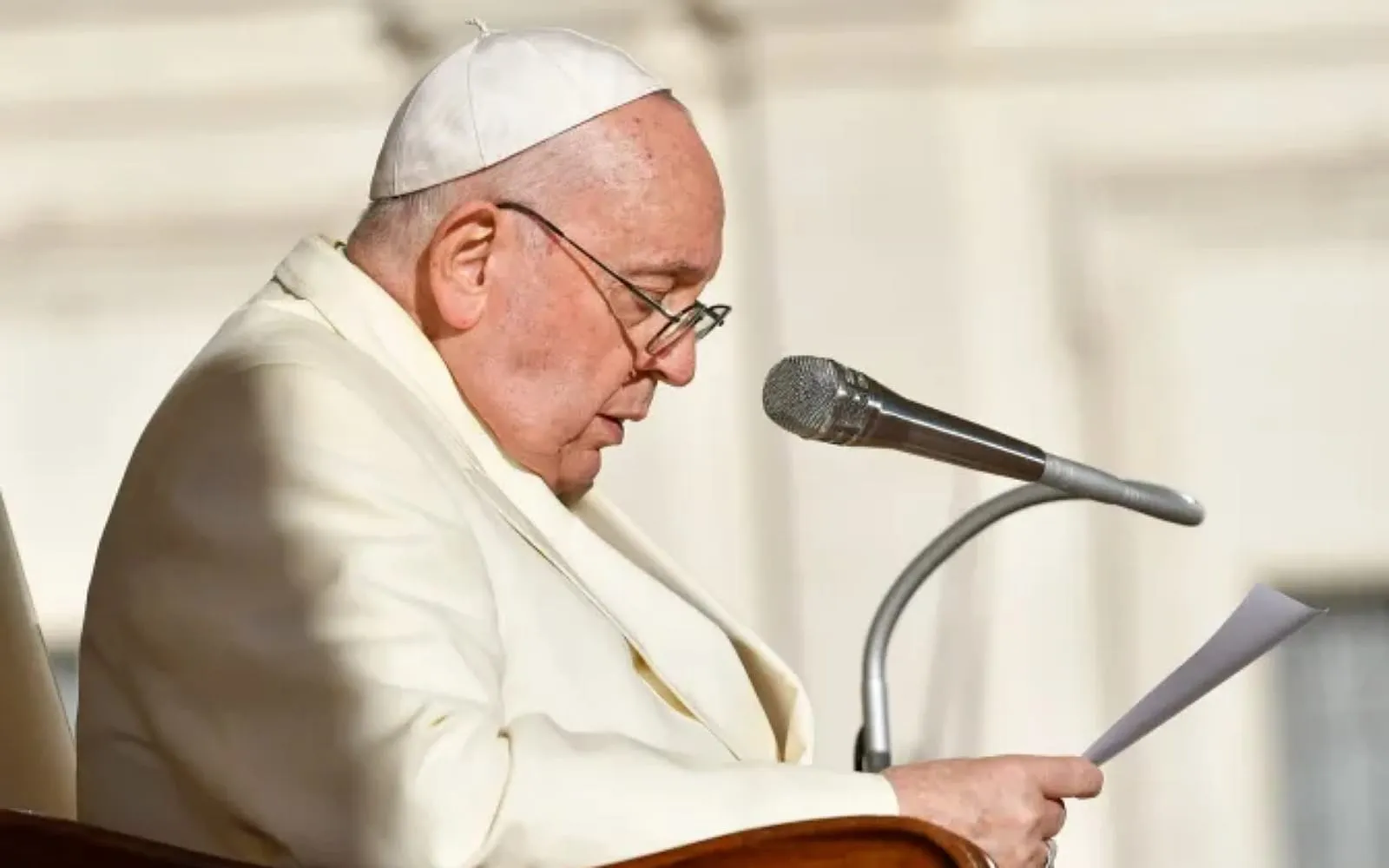 Nada é impossível para Deus, diz papa em mensagem sobre a paz a jovens