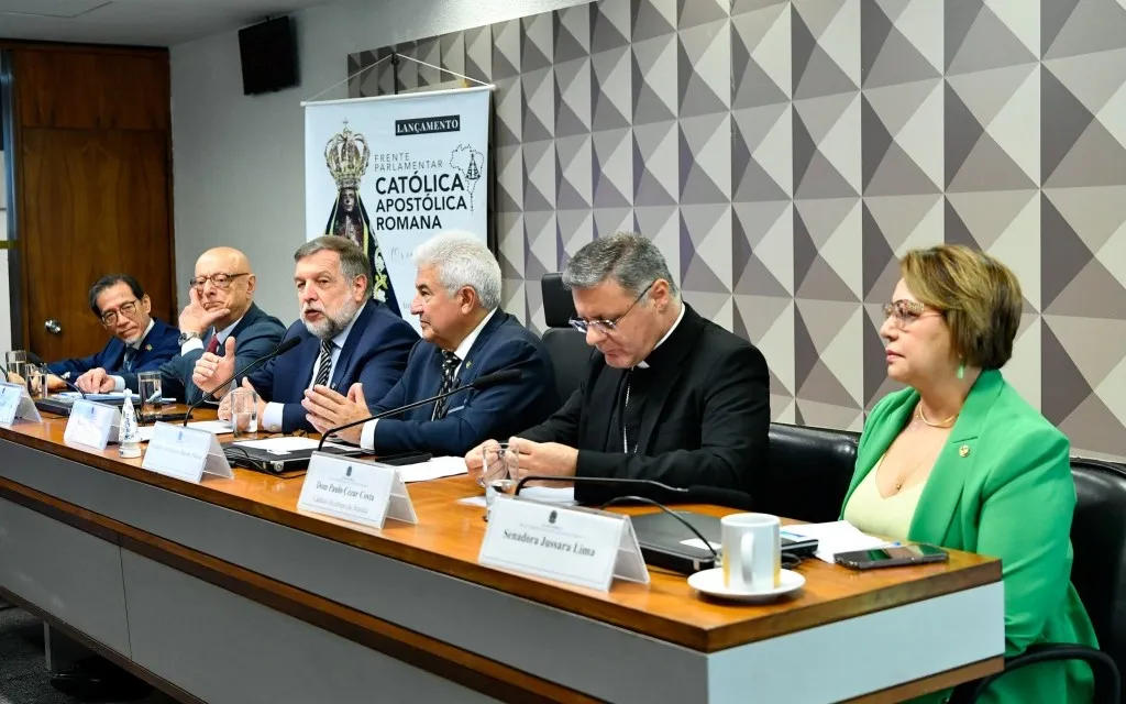 Senadores instituem a Frente Parlamentar Católica Apostólica