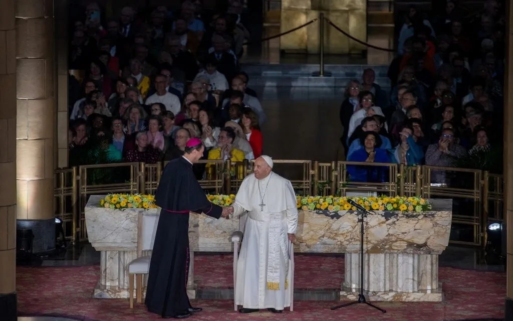 Todos cometemos erros, mas ninguém está perdido para sempre, diz papa Francisco