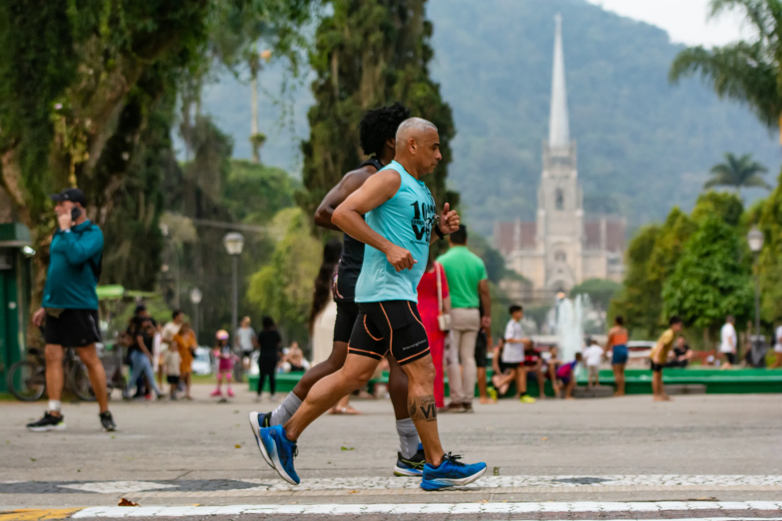 Ultramaratonista corre 105 km em 24 horas em prol de comunidade pró-vida