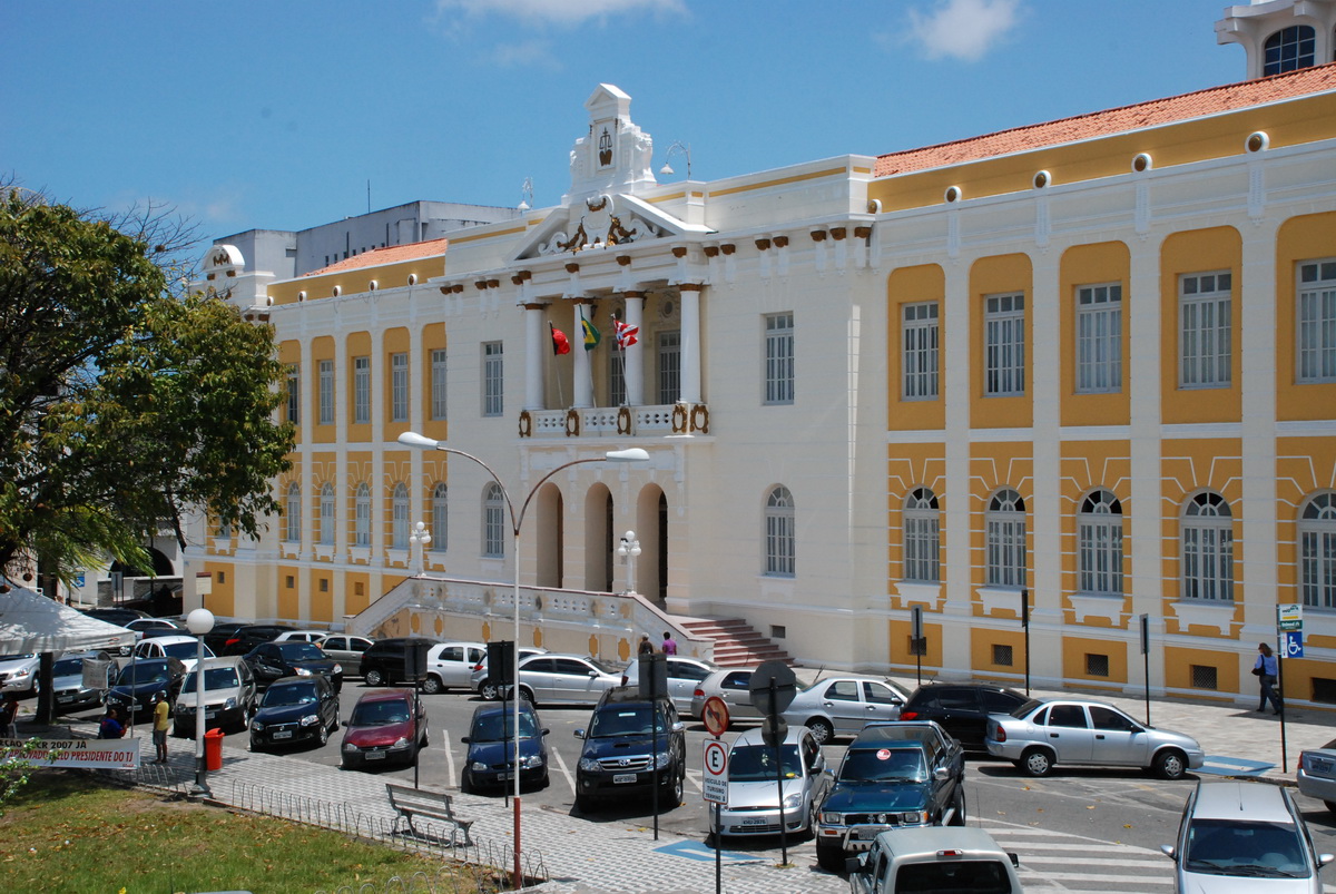 Decisão judicial proíbe paralisação do SINTAB e garante funcionamento da saúde em Campina Grande