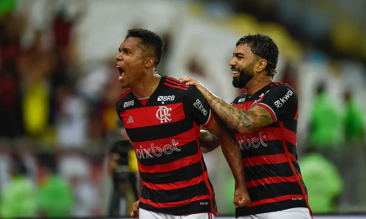 Flamengo é melhor que Corinthians e abre vantagem na Copa do Brasil