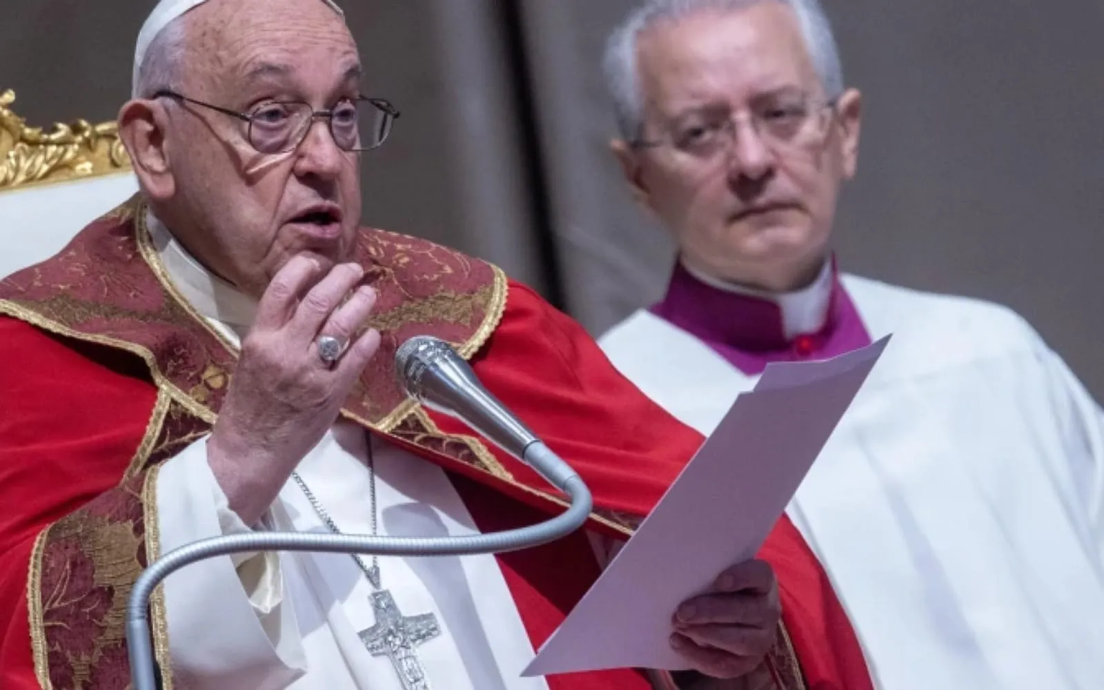 “O amor de Deus liberta da morte”, diz papa Francisco