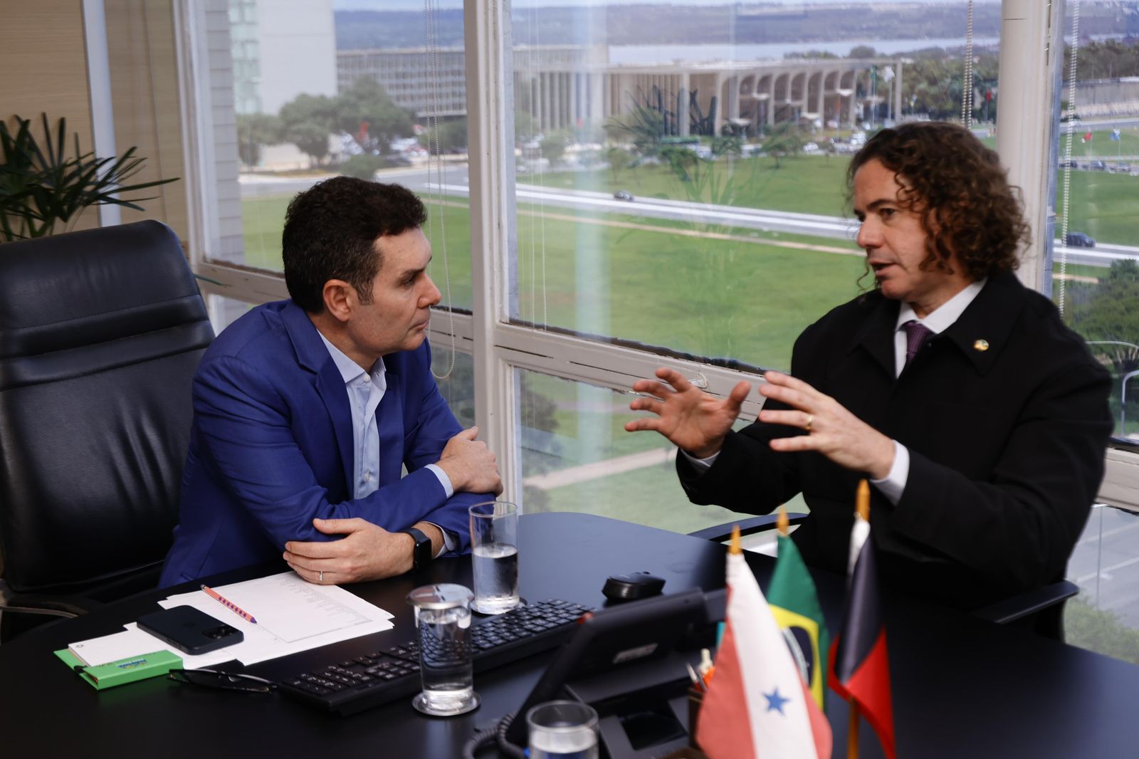 Veneziano se reúne com ministro das Cidades em Brasília e trata da construção de moradias para PB