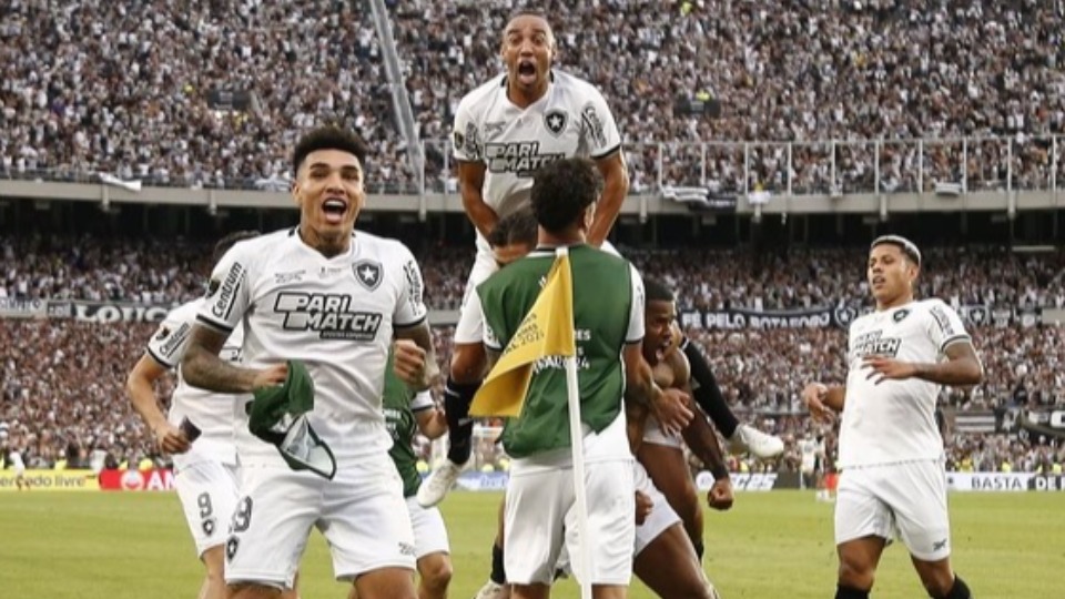 Botafogo vence Inter, mas Palmeiras deixa título do Brasileirão em aberto