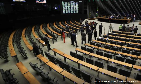 Câmara dos Deputados aprova castração química para pedófilos; texto segue para o Senado