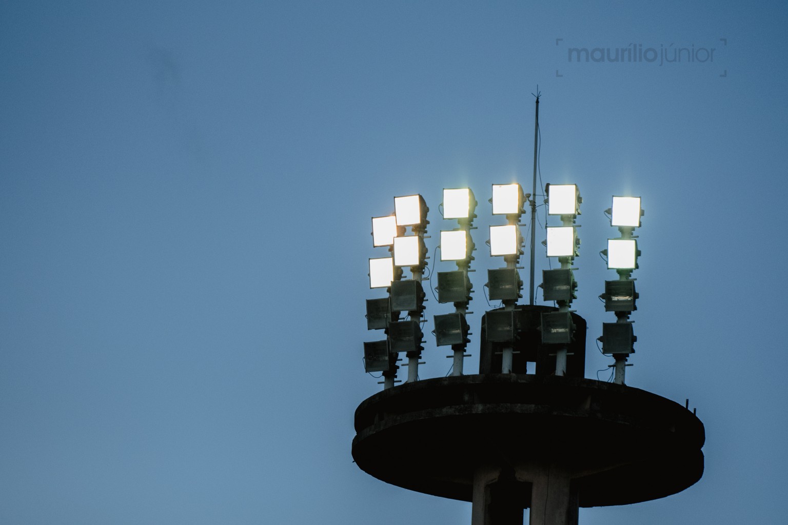 Iluminação do estádio Almeidão, em João Pessoa — Foto: Maurílio Júnior