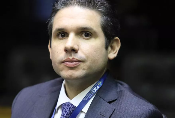 Mídia nacional aponta que Hugo Motta já teve encontro com 13 bancadas estaduais em busca de apoio à sucessão de Arthur Lira