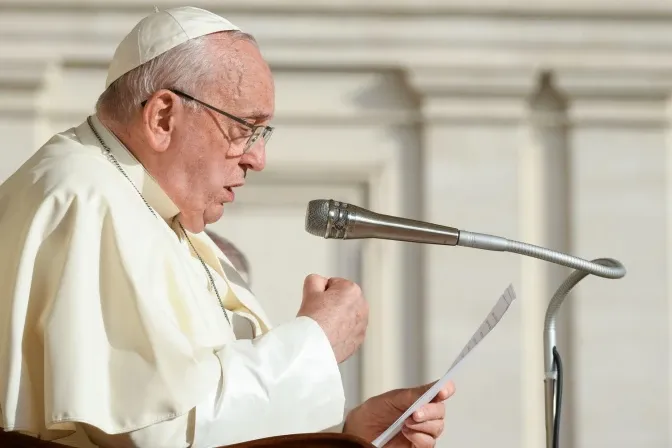 Teologia tem que estar ‘a serviço do povo, dos pobres, dos últimos’, diz papa Francisco