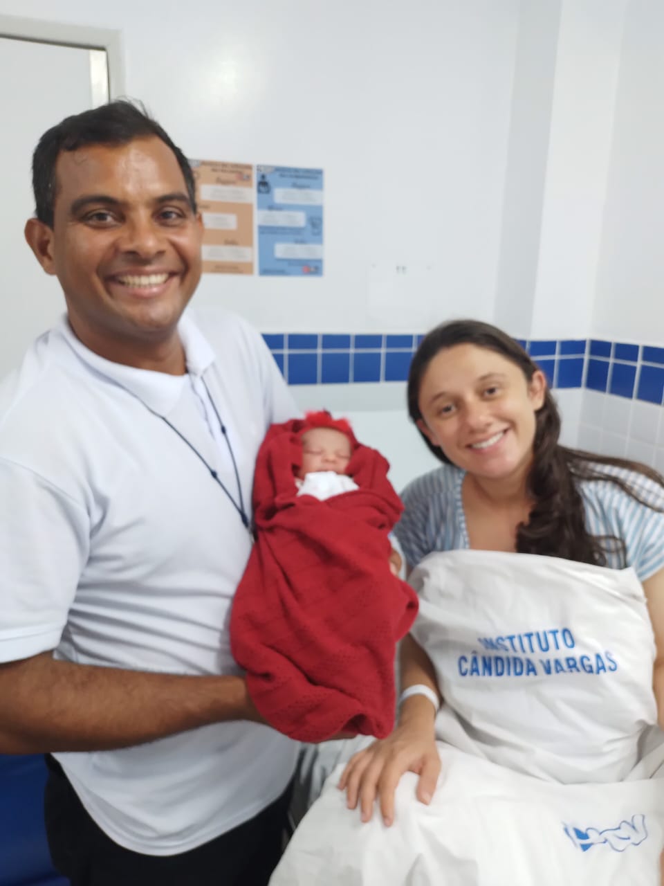 Equipe médica do Instituto Cândida Vargas realiza às 5h37 parto do primeiro bebê de 2025