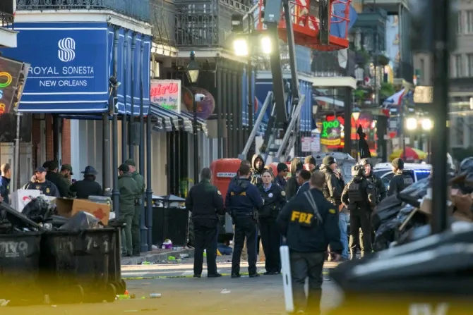 Motorista atropela multidão no Ano Novo em Nova Orleans e mata dez pessoas