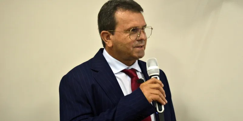 Prefeito da PB decreta situação de emergência administrativa e suspende contratos e nomeações